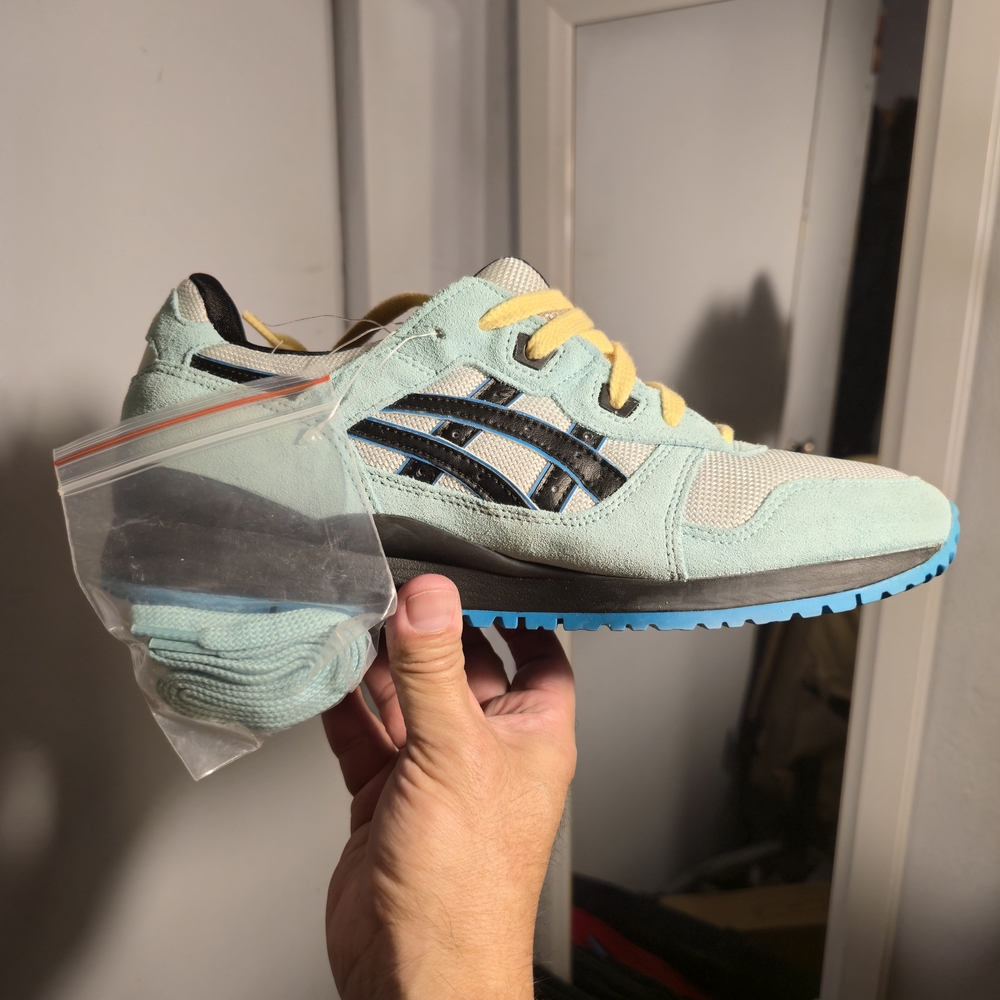 Asics Gel Lyte III Mint Blue with Yellow Accents - Picture 3 of 7